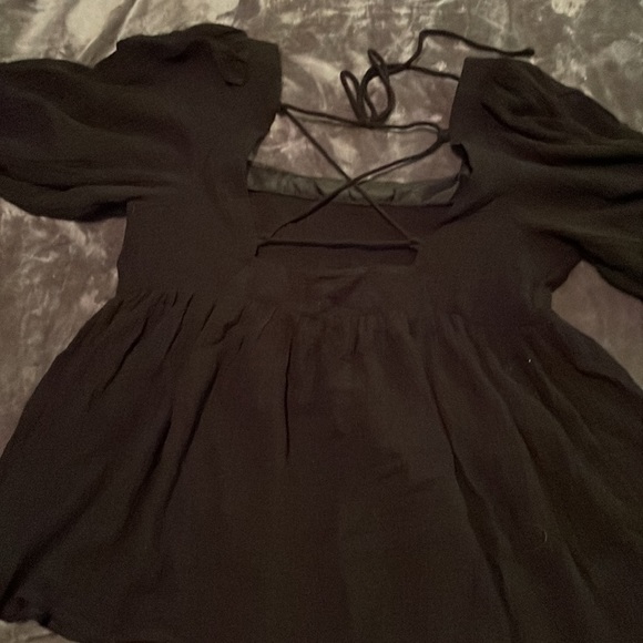 Black peplum style top with puffy sleeves - Picture 2 of 2